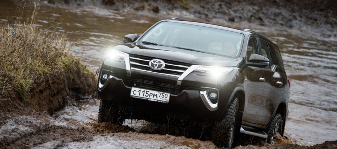 Toyota Fortuner 2018: теперь с бензиновым двигателем Toyota Fortuner 2018: теперь с бензиновым двигателем