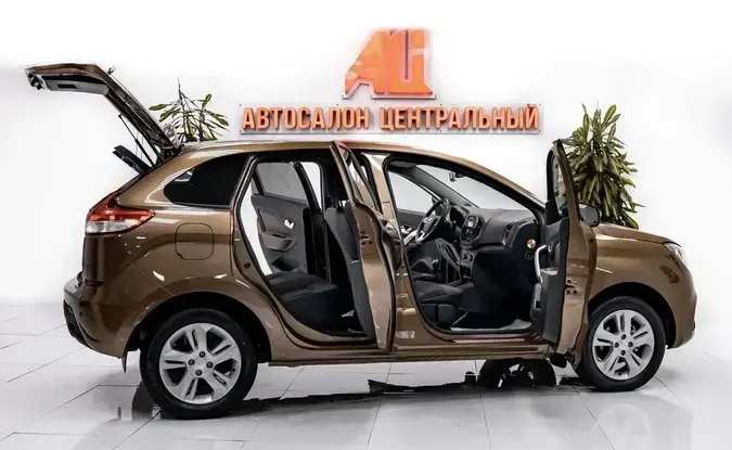 Lada XRAY