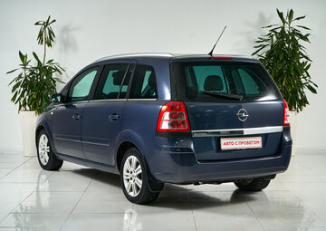 Opel Zafira Вид 4