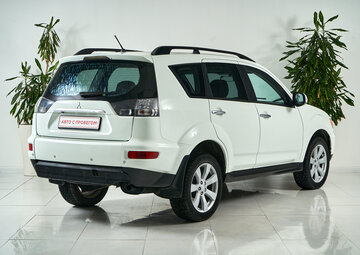Mitsubishi Outlander Вид 4