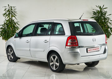 Opel Zafira Вид 4