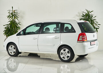 Opel Zafira Вид 4