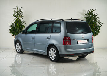 Volkswagen Touran Вид 4