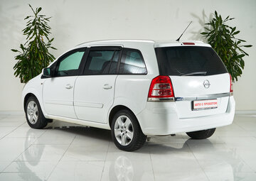 Opel Zafira Вид 4