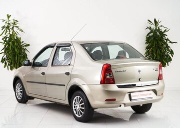 Renault Logan Вид 4