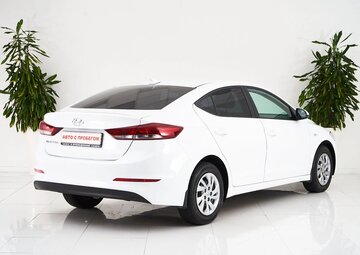 Hyundai Elantra Вид 5