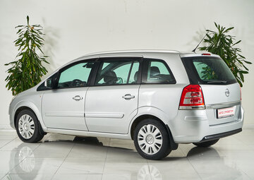 Opel Zafira Вид 4