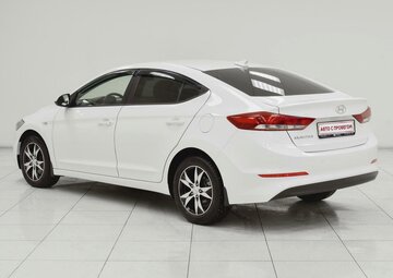 Hyundai Elantra Вид 3