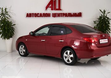 Hyundai Elantra Вид 5