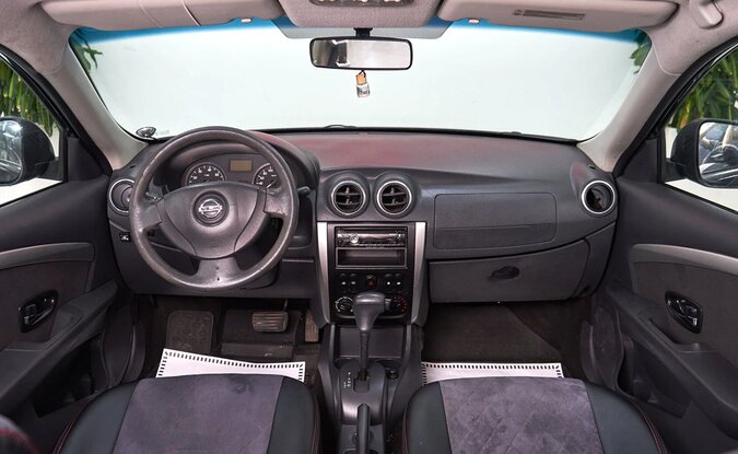 Nissan Almera